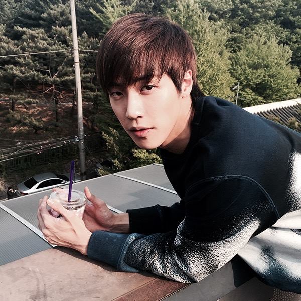 NFlyingSpain's tweet photo. ▷J.Don | Lee Seung Hyub (이승협)
• Nació el 31.10.92 
• Es líder, rapero y vocalista https://t.co/YnK1syO54f