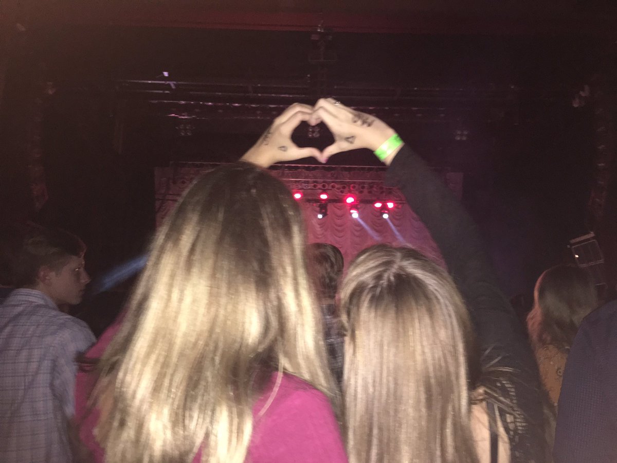 _CalumsReject_'s tweet image. Love love love😍