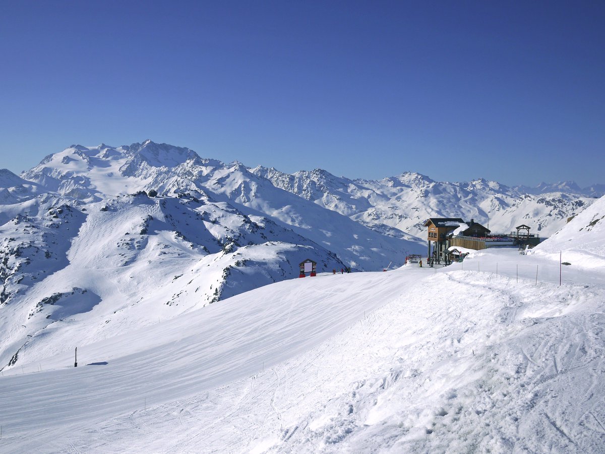 FranceMontagnes's tweet photo. Les Trois-Vallées : bienvenue dans l'un des plus grands domaines du monde avec plus de 600 km de pistes qu'on a hâte de retrouver ! ⛷ https://t.co/0pOSomVxch