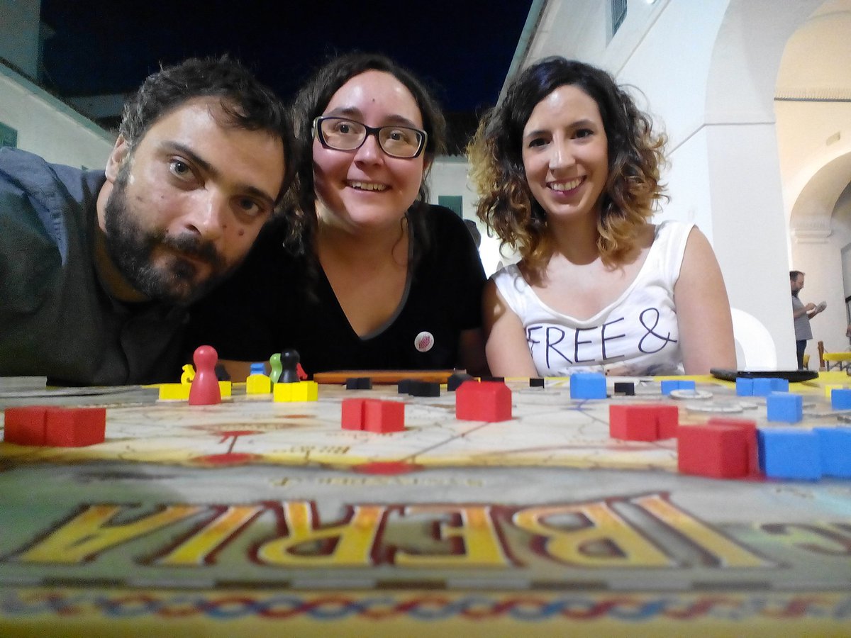 XaviSolerB's tweet image. Primera partida de #pandemiciberia en @FJuegosCordoba . Nos hemos quedado a un paso de ganar!!