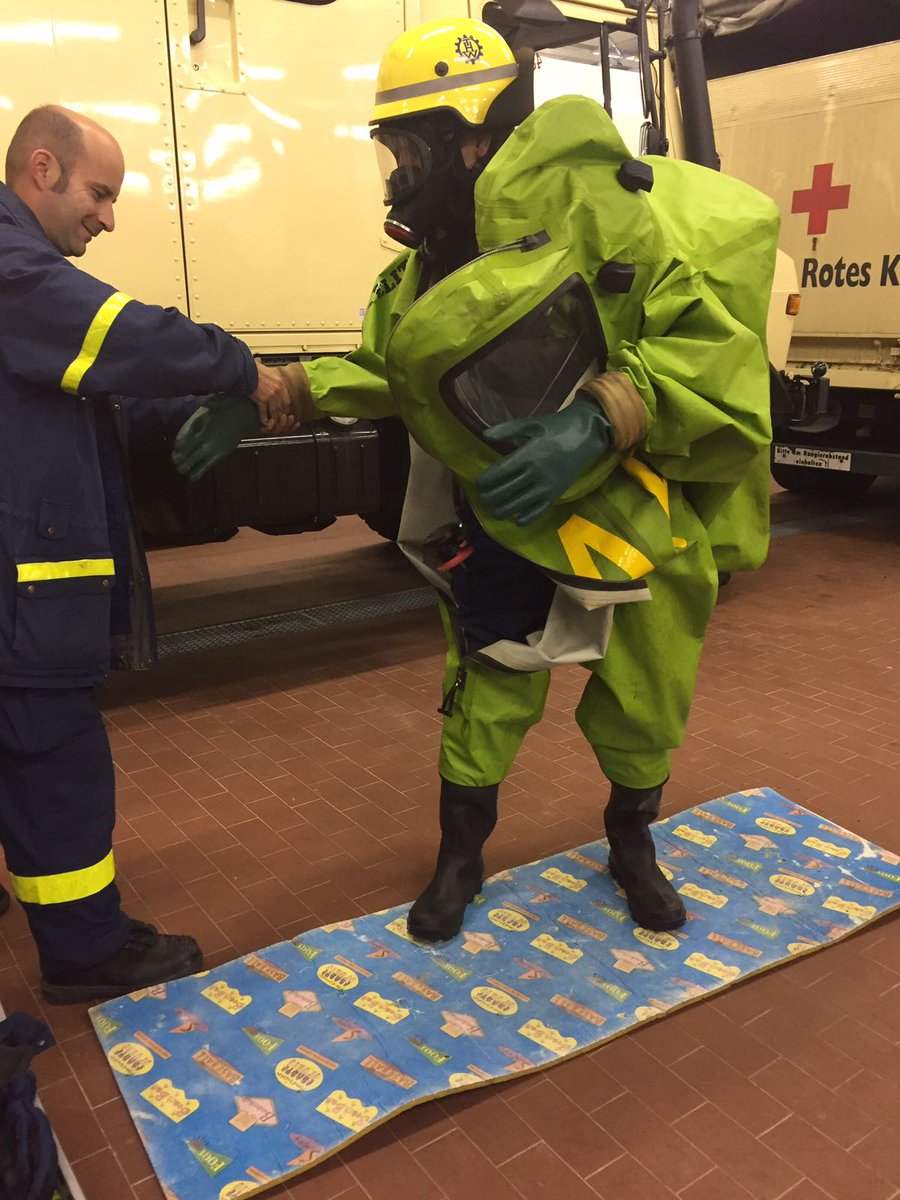 Bild aus dem Gefahrgut-Lehrgang mit der Feuerwehr im LK #Verden # THW