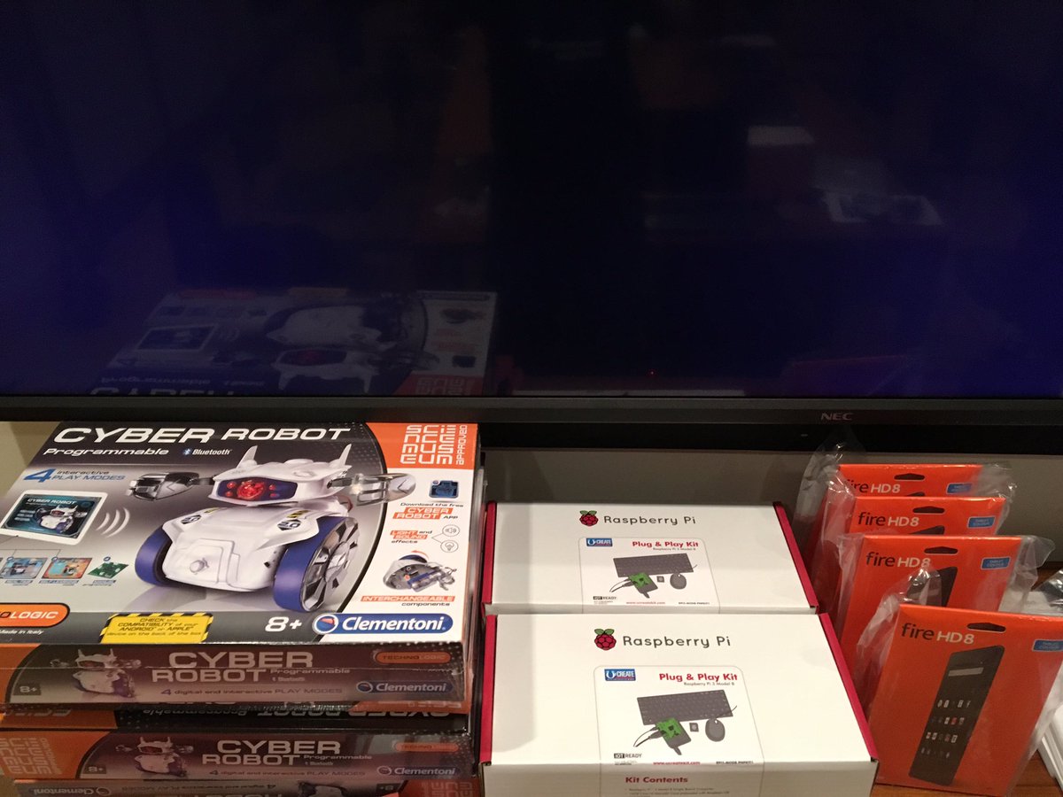 JanaNovohradska's tweet image. Our cool prizes for the girls @BofAML  @Stemettes #foodcodewknd