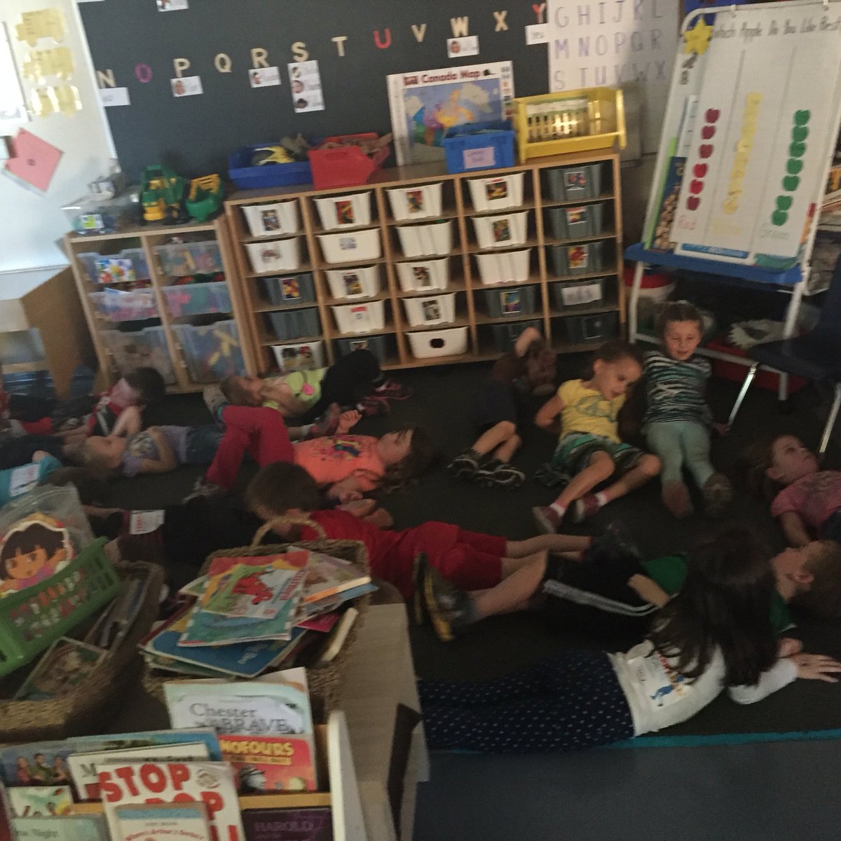 mrsbrownkps's tweet photo. Running, we finished, had some fruit! We are tired! #TerryFoxRun2016 @mrsbrownkps @KingsvilleCobra https://t.co/AvN1Fb0GkF