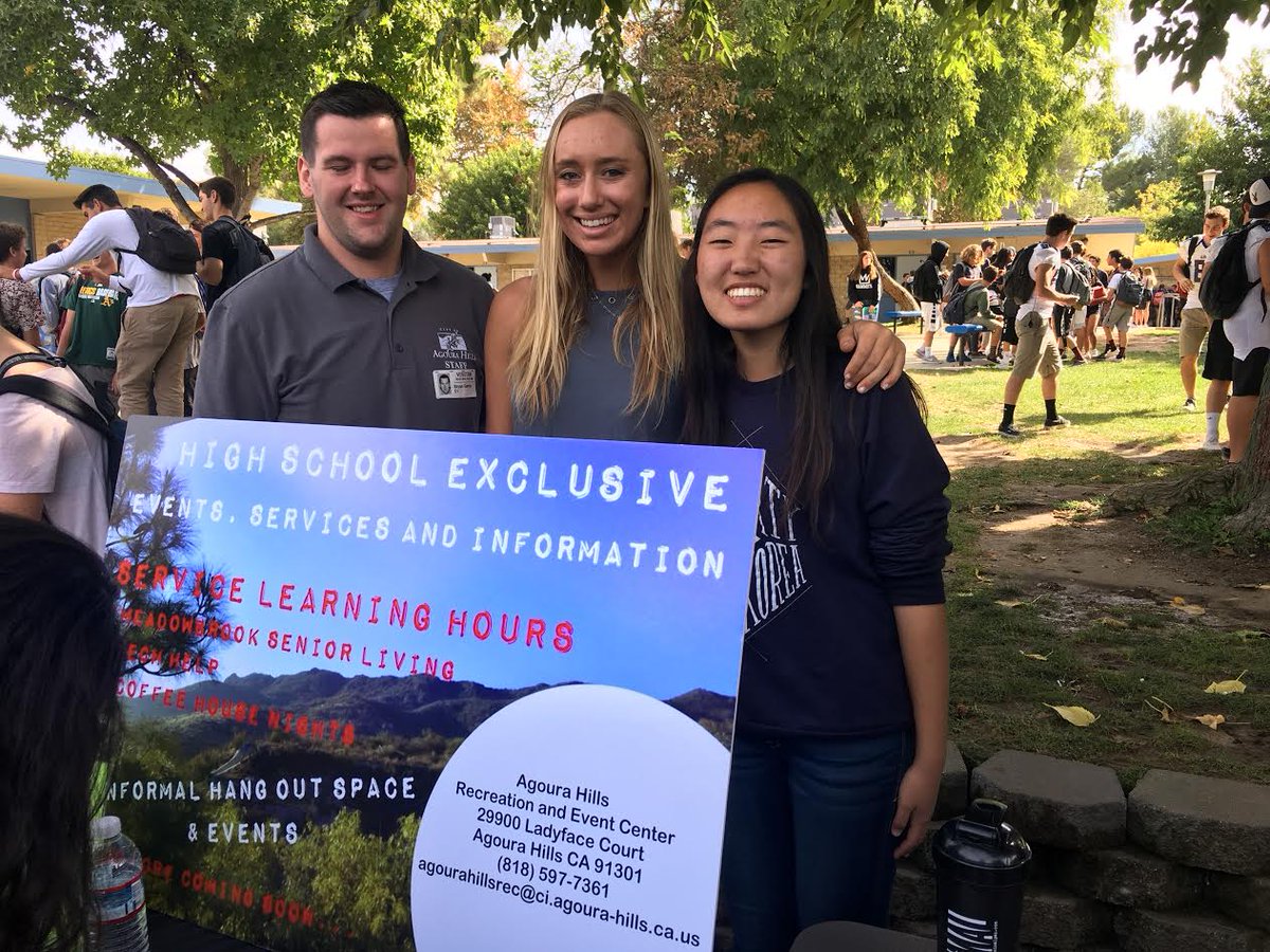 AgouraHS's tweet photo. More photos of #AHSstudents taking advantage of all the wonderful opportunities we have to offer for Service Learning #LVUSD https://t.co/jwZiNXdyie