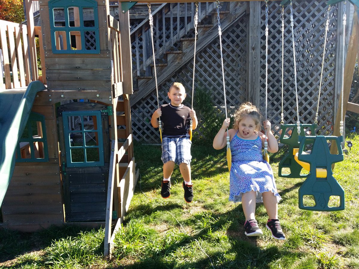 PaulyStu's tweet photo. Fun time #swinget n #slides https://t.co/Sl5iMmZStK