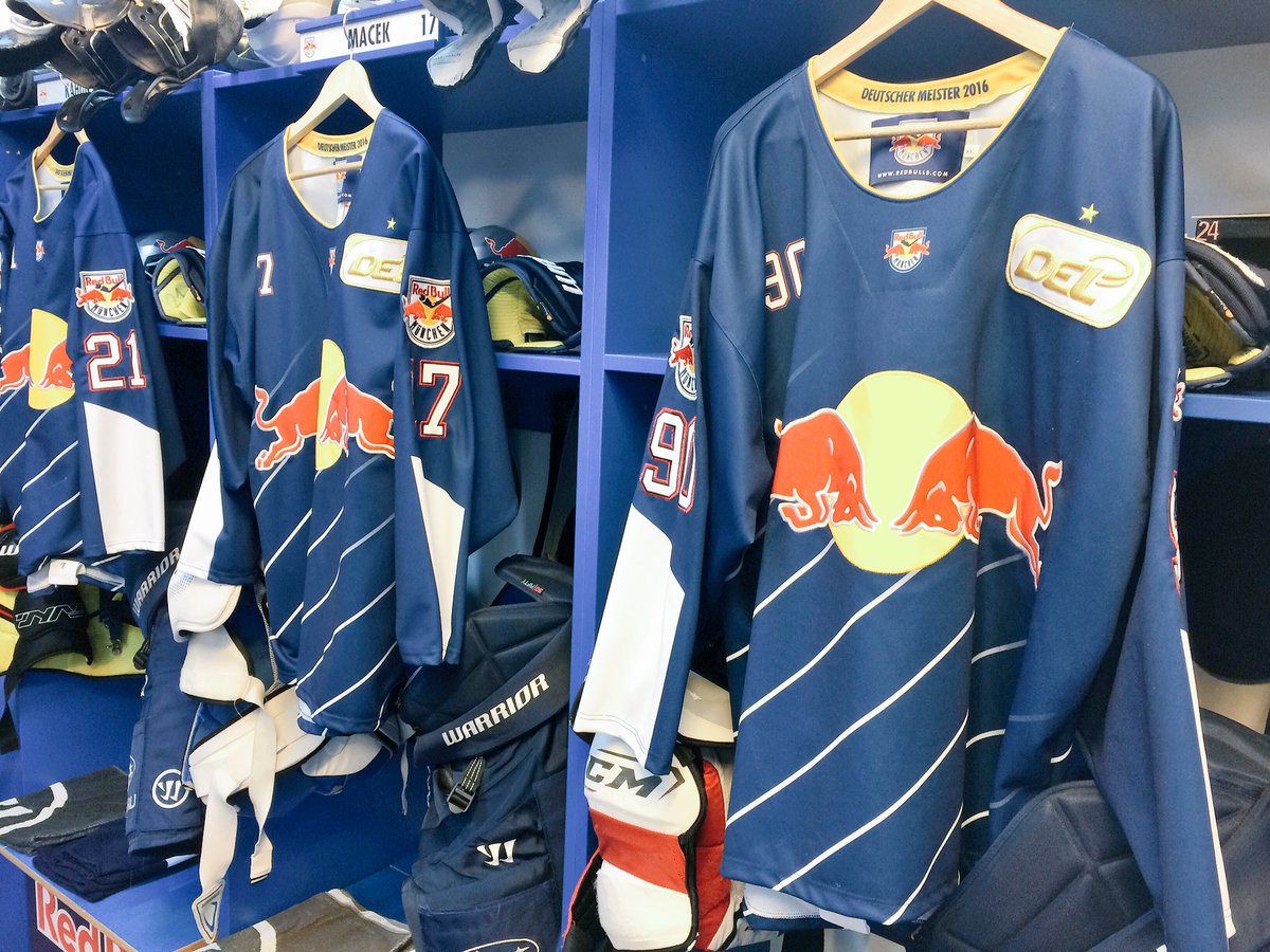 RedBullMuenchen's tweet photo. Heimpremiere der blauen Trikots heute gegen die @Ice_Tigers https://t.co/oB9eXDNp52