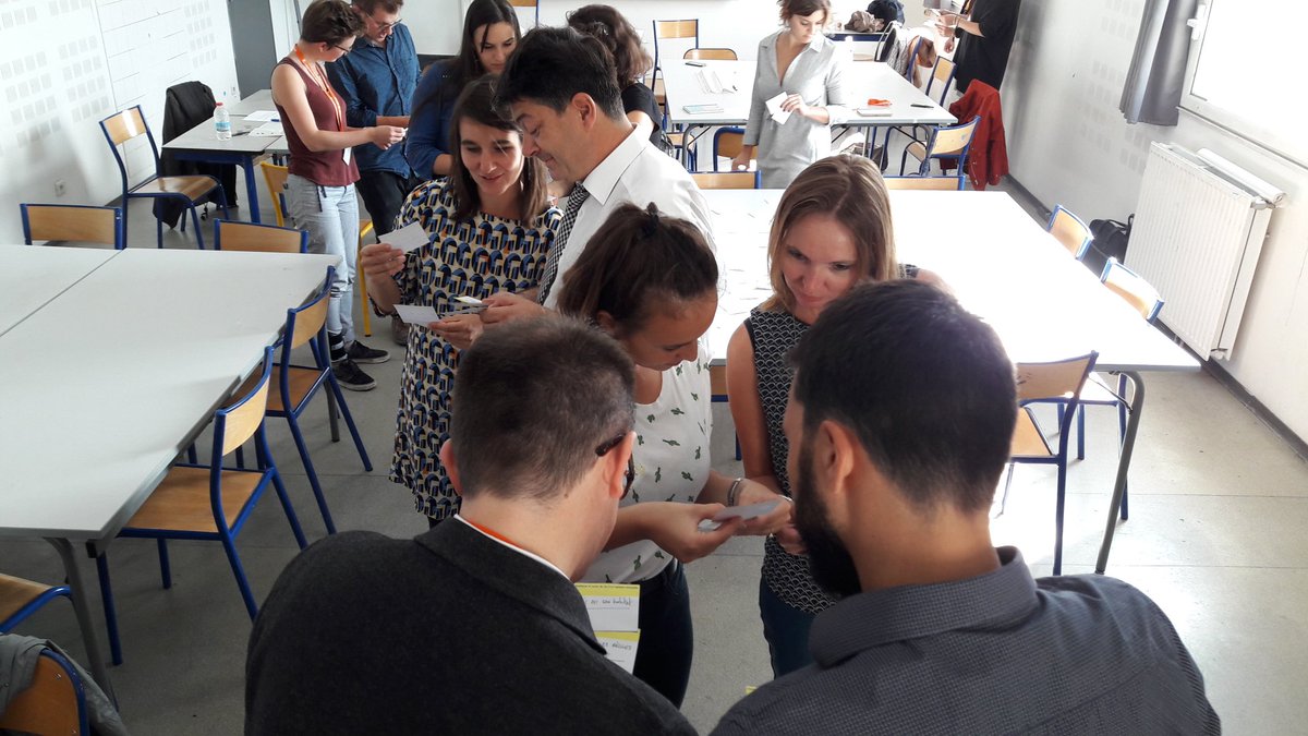 labobine_co's tweet photo. "L'amélioration du cadre de vie de l'habitant nécessite..."l'atelier sur l'habitat animé par @EmmaLivet : des désaccords vers des consensus https://t.co/l9mDKIm6so