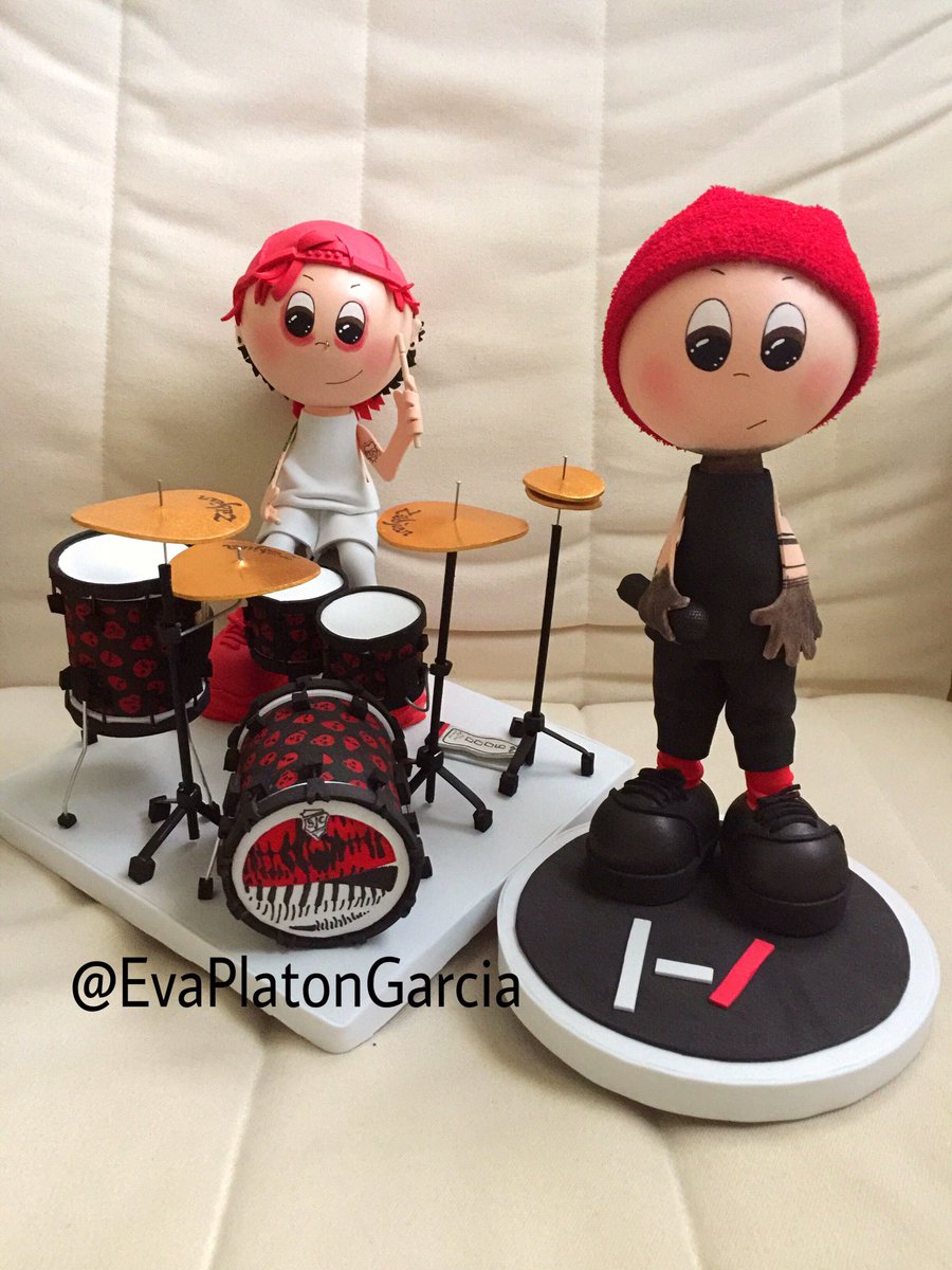 EvaPlatonGarcia's tweet photo. Finally finished my mini TØP ☺️🙌🏻
@twentyonepilots @tylerrjoseph  @joshuadun  #cliqueart #FanArtFriday https://t.co/UeLUPHhGpt