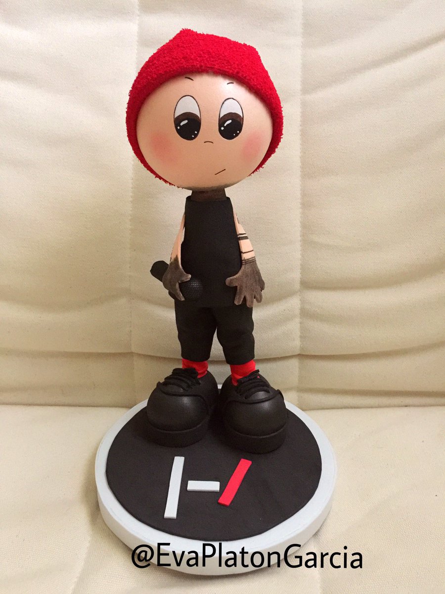 EvaPlatonGarcia's tweet photo. Finally finished my mini TØP ☺️🙌🏻
@twentyonepilots @tylerrjoseph  @joshuadun  #cliqueart #FanArtFriday https://t.co/UeLUPHhGpt