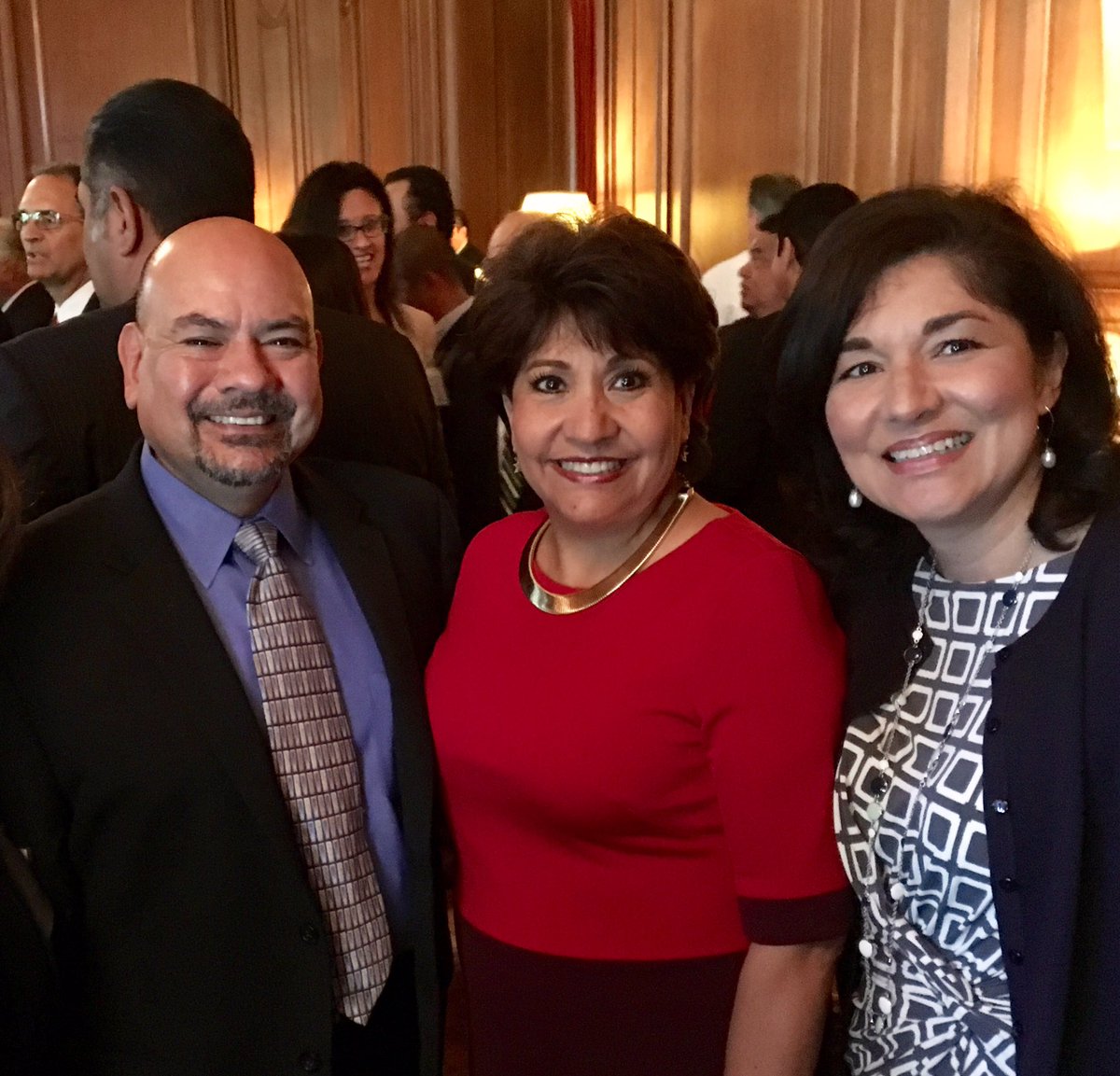 salinas_ms's tweet photo. Wonderful to see @JMurguia_NCLR @ArturoNALEO at an impressive gathering of Latino Leaders honoring @CAproTem @LLN_USA #LLNLA https://t.co/o3FWcTrRp5
