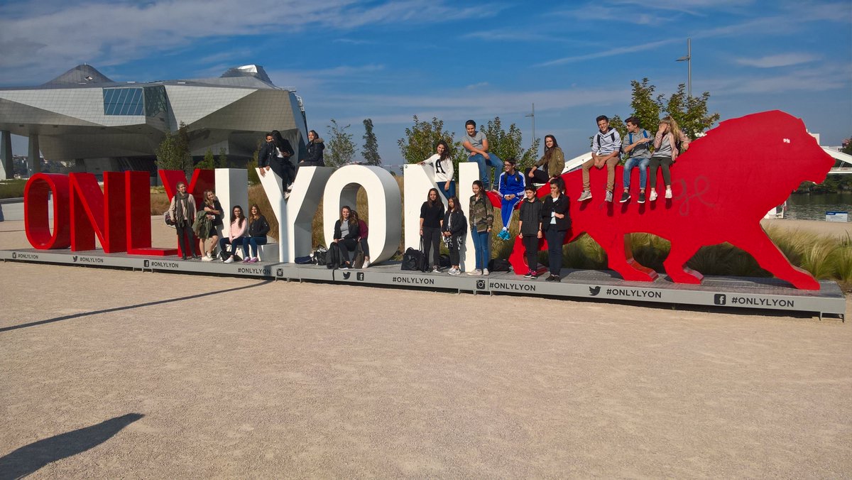 frvaillant1's tweet photo. En direct du @mdc_confluences  et de l'expo Sociétés théâtre des hommes av nos #scénographes en  herbe de #litso https://t.co/vzTa2vx1Va
