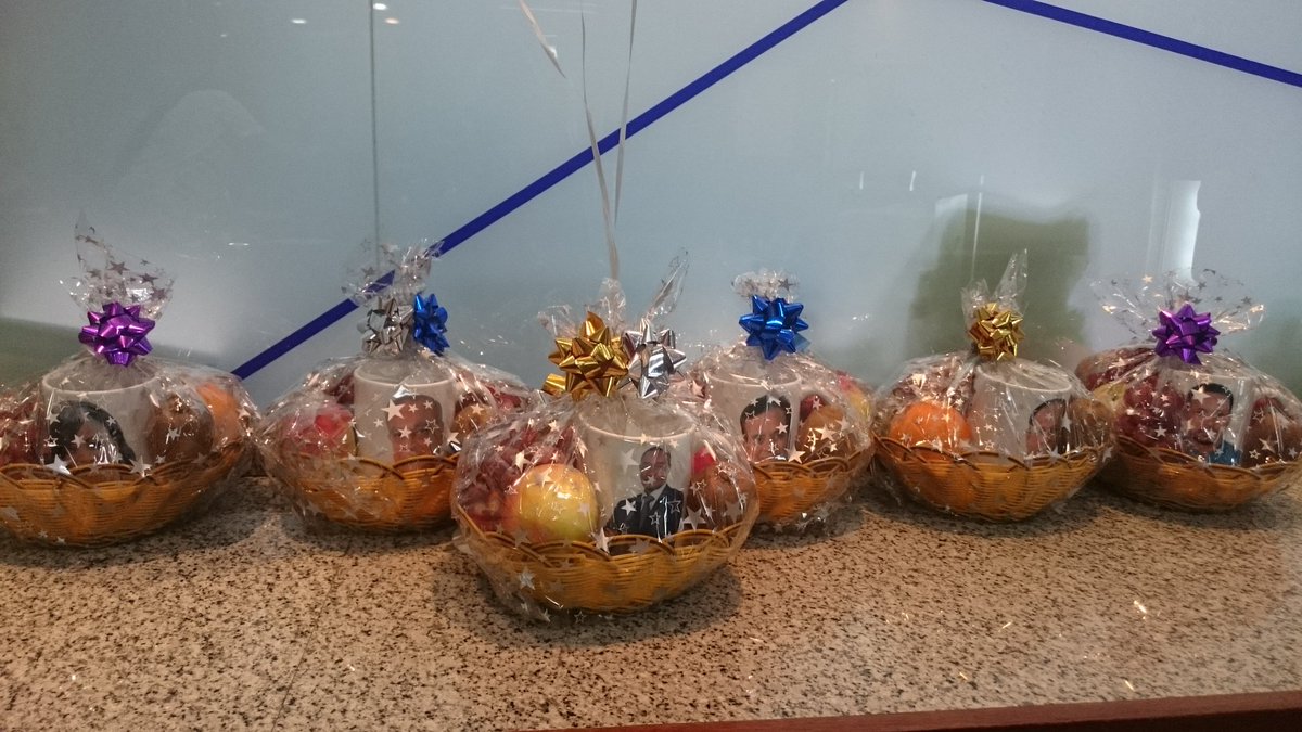 AwesomelyKenyan's tweet photo. Gifts ready to be delivered #thisishowweroll #IMCares #panaribranch #CSWeek2016 @imbankke @edithmkare @njua_edu @PascalPking @leeAlii1 https://t.co/PGZqitgwAG