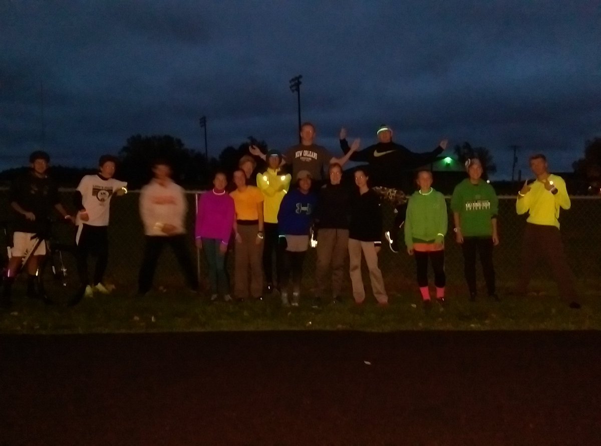 FCCrossCountry's tweet photo. Those 6 am glow light practices... https://t.co/Hn25CeTBkp