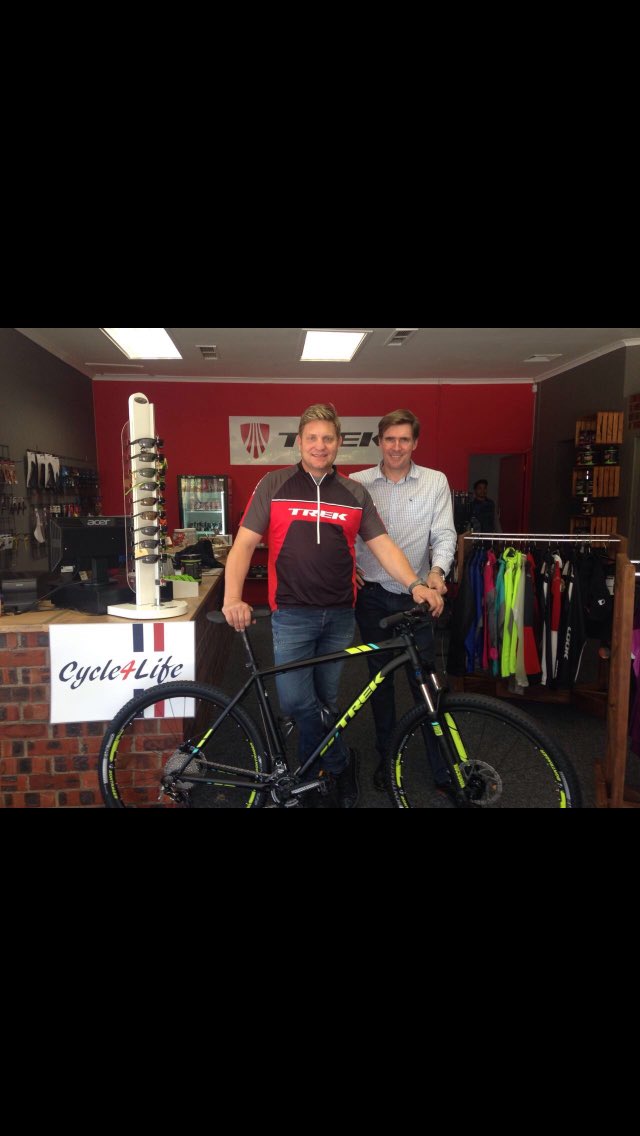 Kurt Darren tweet media