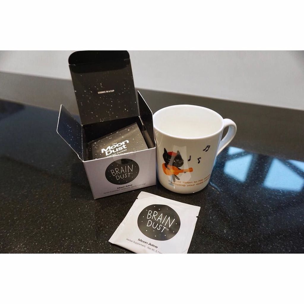 rhian_hy's tweet photo. My morning break! @moonjuiceshop #braindust with steamed soy milk in my cutey cup from @lo… https://t.co/ukrgap6psD https://t.co/1ErFHPi3AA