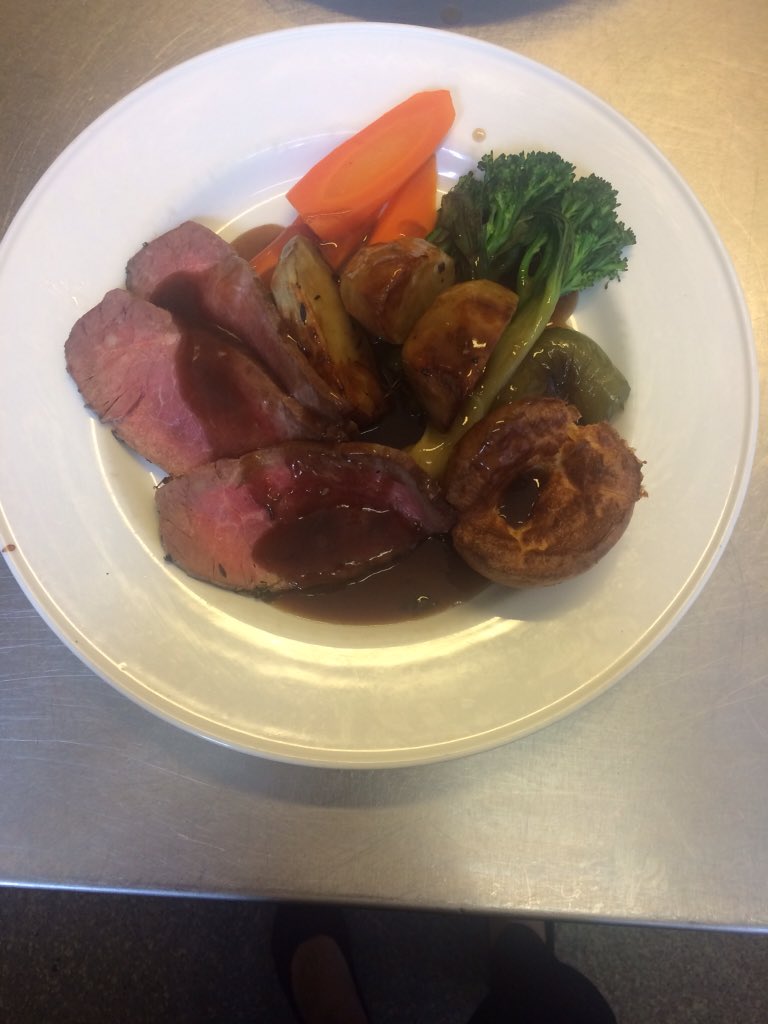 TwellsRetreat's tweet photo. No fancy cooking? Want #relaxing #weekend away from kitchen? Plan your #Sunday with #AlPortico now! #Sundayroast 1pm-3pm 01892552700 https://t.co/RCkvddqpXp