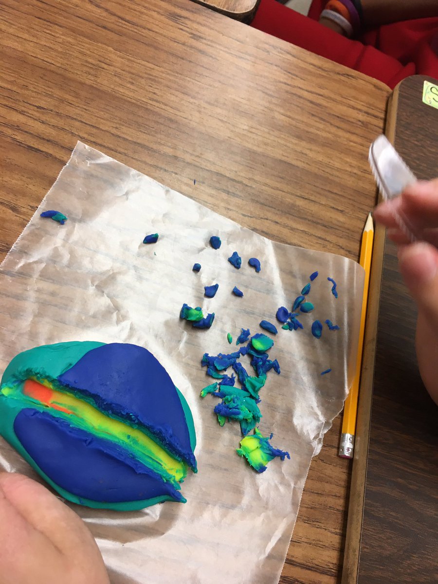 KParrTeach's tweet photo. Carving Canyons to find sediments! @NISDElemScience @OakHillsTerrace #OHTStrong #OHTProud #inquiry https://t.co/yoQWpJbYZF