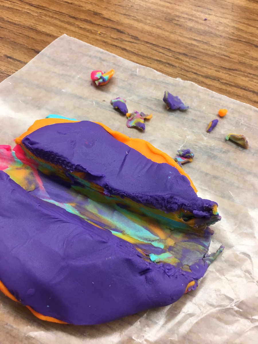 KParrTeach's tweet photo. Carving Canyons to find sediments! @NISDElemScience @OakHillsTerrace #OHTStrong #OHTProud #inquiry https://t.co/yoQWpJbYZF