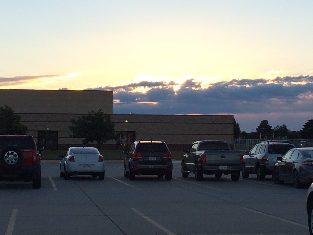 MarciRuxlow's tweet image. It's a beautiful day to be an Eisenhower Jaguar #EESlearn