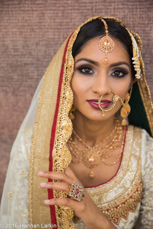I was excited to be part of a creative team to product a traditional Indian #bridal look with a #regal #golden theme hannahlarkinphotography.wordpress.com/2016/10/04/tra…