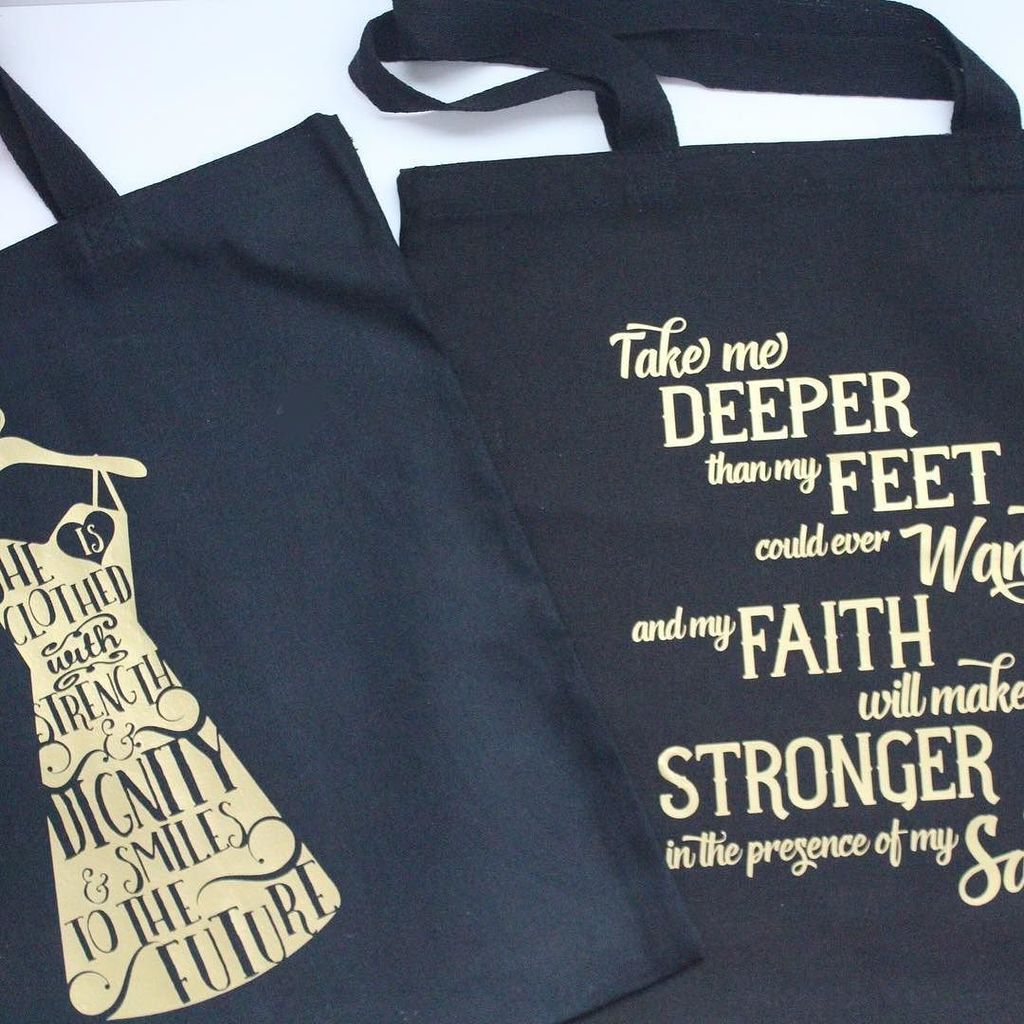 LoveSethie's tweet photo. I carry these totes from @timelygraceco around all the time and they always seem to catch … https://t.co/JoBBA95UpL https://t.co/1cPkI7c2Hn