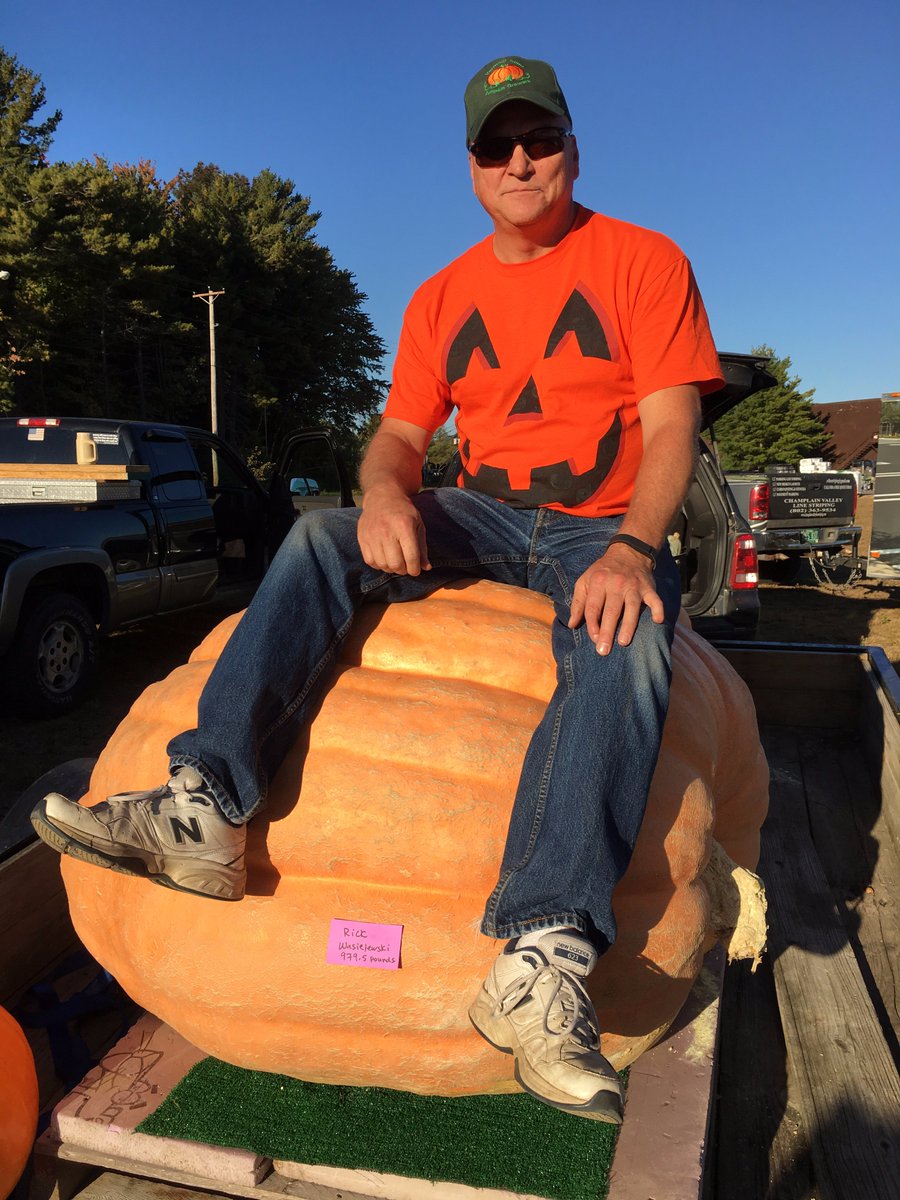 Giant Pumpkin Contest 2016 winner Rick Wasielewski - 979 pounds! #MiltonVT #pumpkin #GiantPumpkin #Vermont #VT