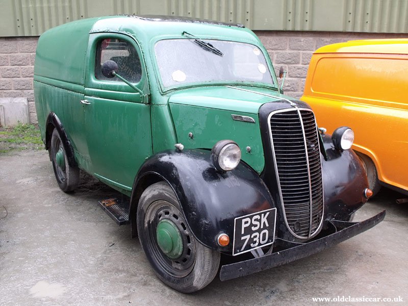 oldclassiccar's tweet photo. Who doesn't love a classic van? #cool #ford @classicfordmag @ClassicMiniFind #van #classicvans #retro #e83w @triumphherald #whitevanman https://t.co/SN6CW9M2Xm