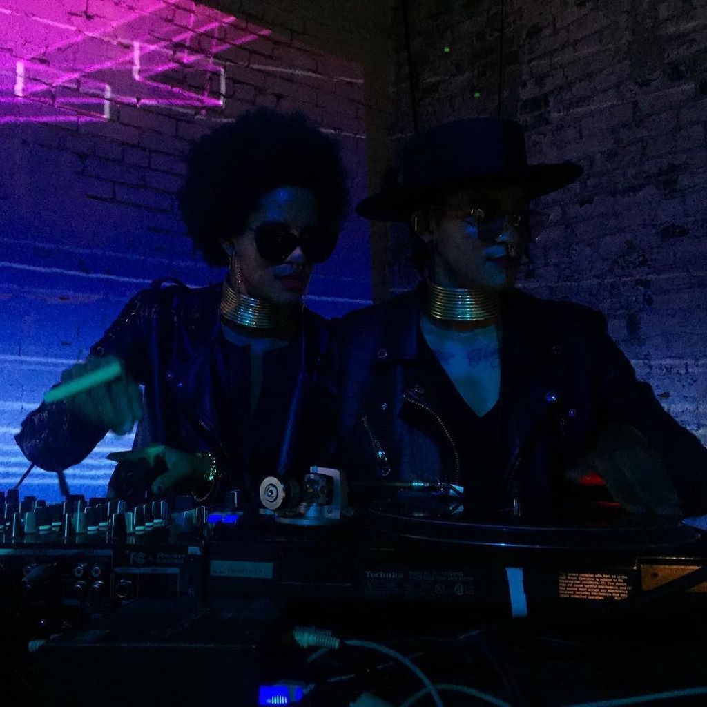 Holy_Faya's tweet photo. @cocoandbreezy mixing with our #glowinthedark #blacklivesmatter #ring✌🏾️💖 Thanks 4 inviting us &amp; much love to you 🌺… https://t.co/bEVHMyN4nH