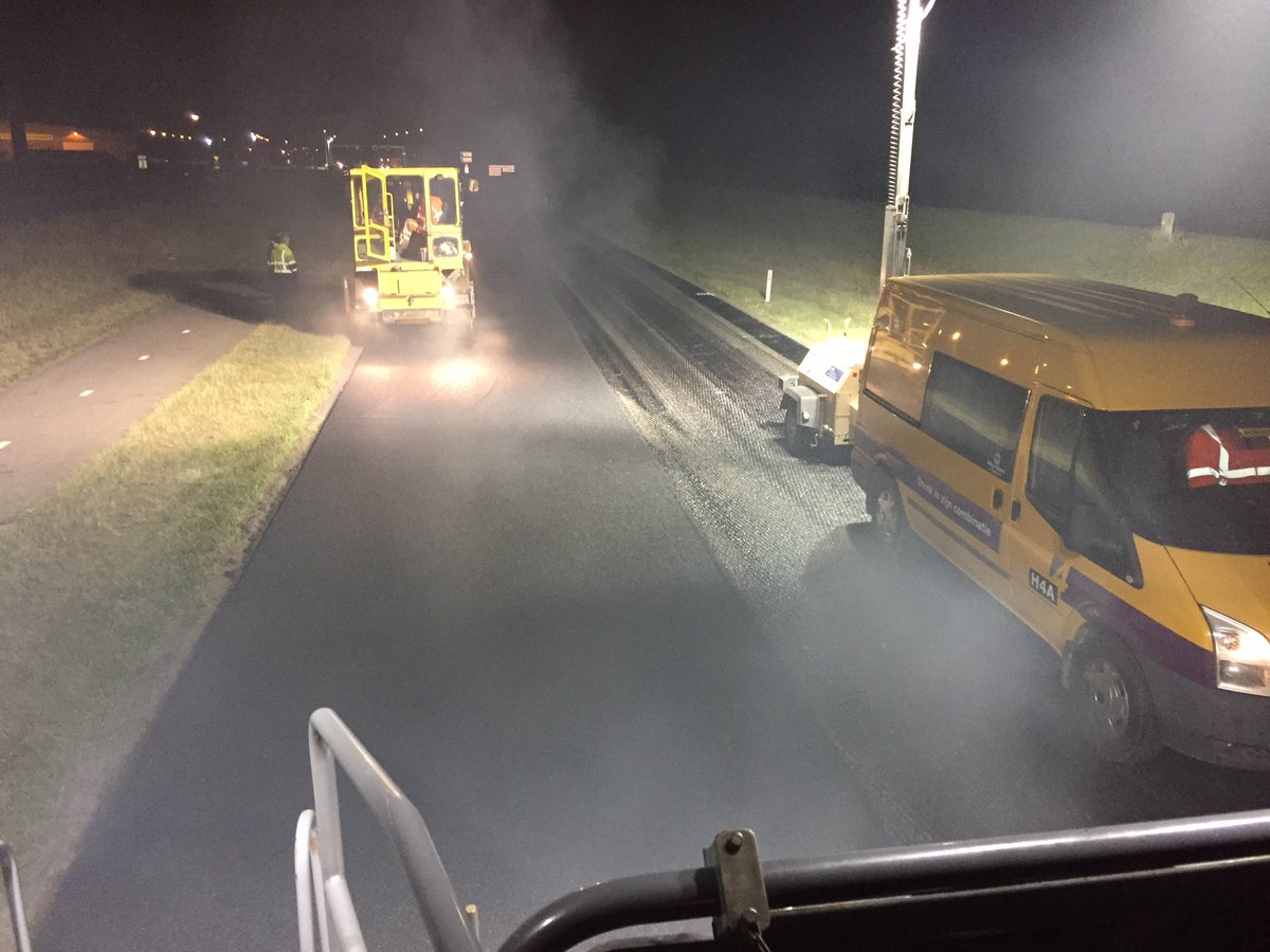 Afgelopen nacht weer een proefvak bioasfalt met lignine aangebracht door <a href="/H4A/">Neil</a> in opdracht van <a href="/Zeeland/">Zeynep Krych</a> Seaports