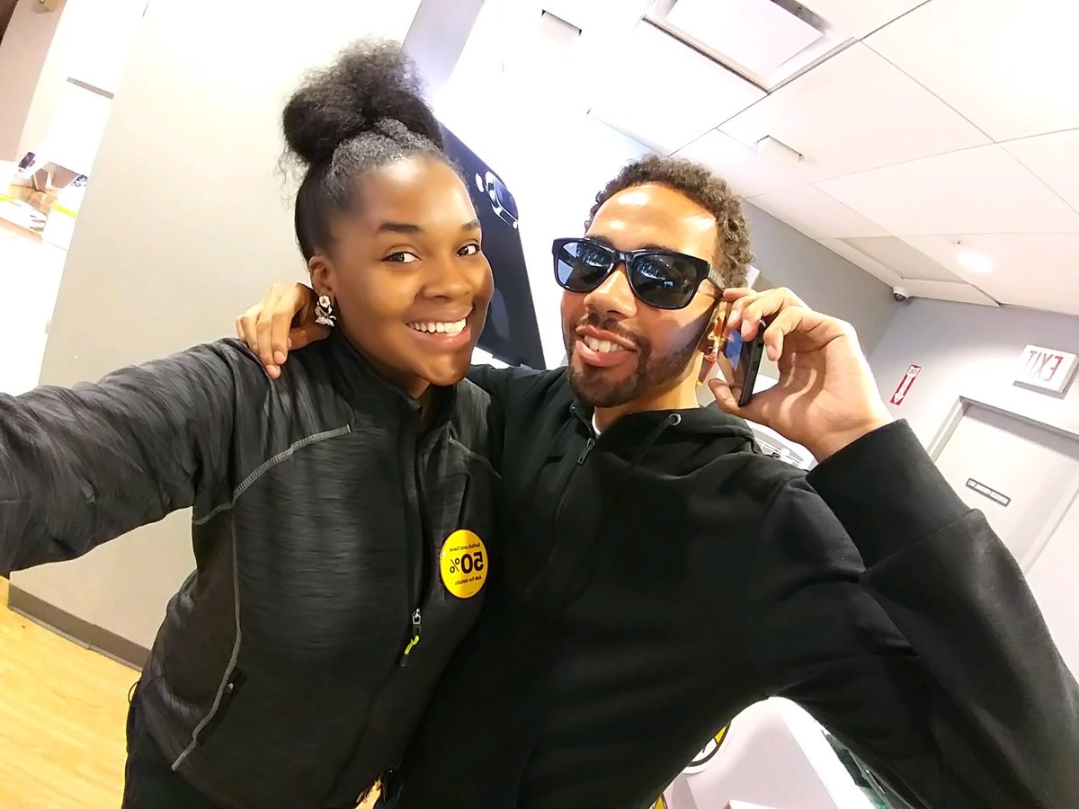 DwnTwnSprintPGH's tweet photo. Happy Friday at the #DTOWN Sprint Store @ThaReal_Lace just bought a new iPhone 7 and you can too!!!#happyconnecting https://t.co/07ZrkRo3da