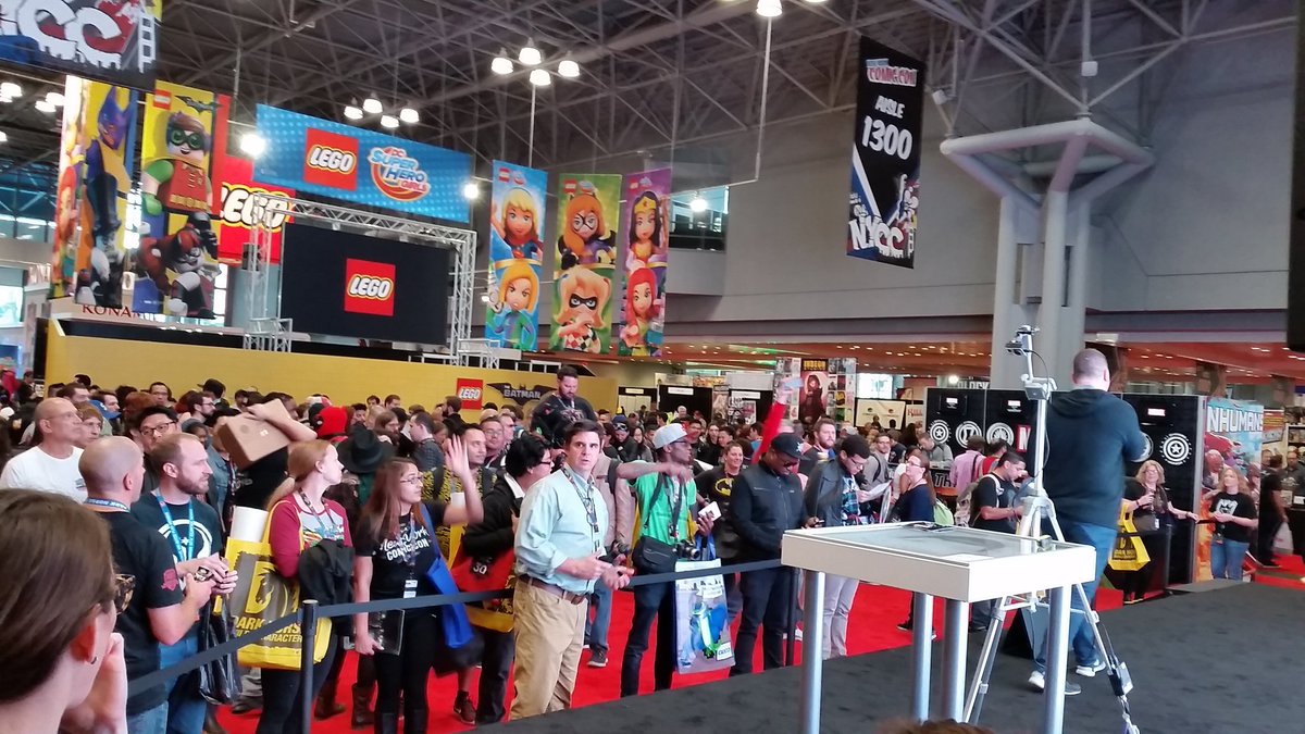 PhilipsNorelco's tweet image. The gameshow is about to begin. Swing on by the #MarvelNYCC booth for free #OneBlade prizes. #NYCC2016