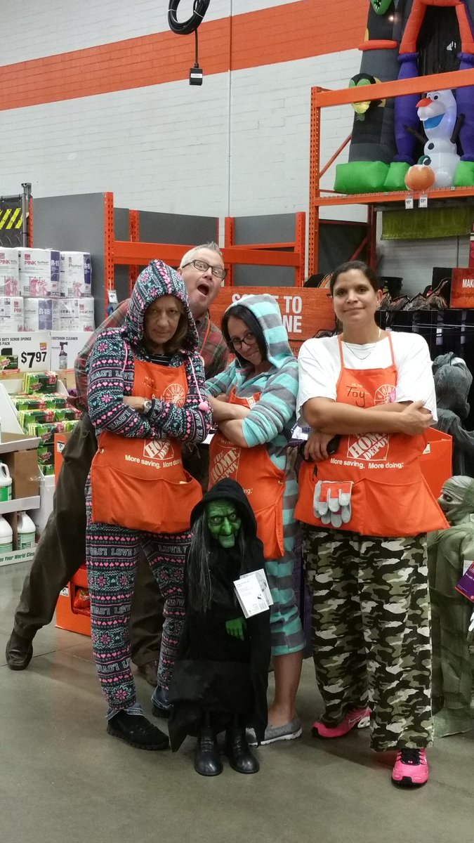 footballgirl301's tweet photo. @bjones10308 @sdsmith626 @HDPlymouth @brianfi87182326 #2762thisishowweroll https://t.co/siX1Yy3ZsB