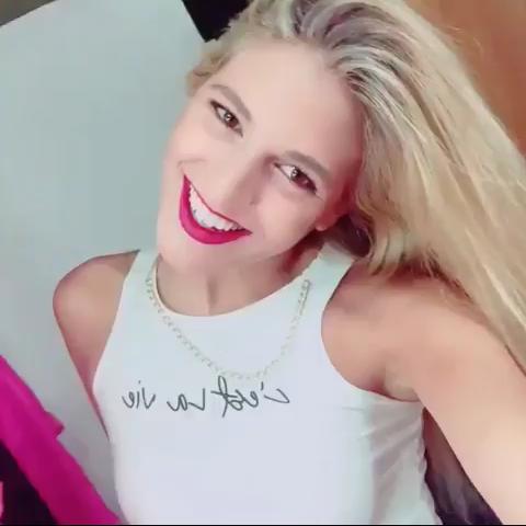 infinitemicaela's tweet photo. Su sonrisa como bandera @FarjatMarian 
#DiaMundialdelaSonrisa https://t.co/YZZZJ9FloW