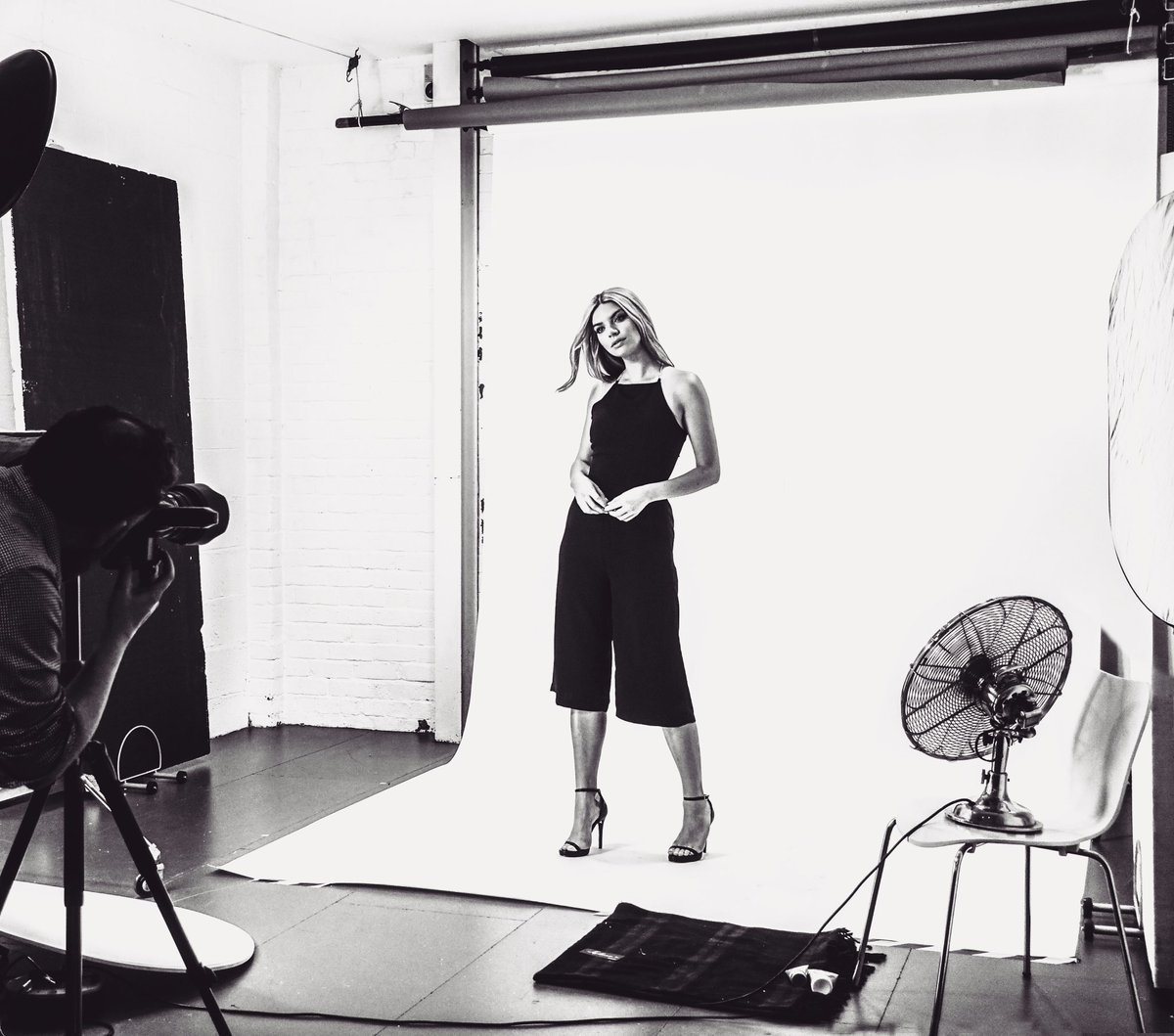 Fashion Friday📷 <a href="/InfluenceFashn/">Influence Fashion</a> <a href="/contrastview/">Contrast Creative</a> <a href="/Industry_people/">Industry People</a> #bts #fashionshoot #studiob #models #ecommerce #studiohire #manchester #cinni