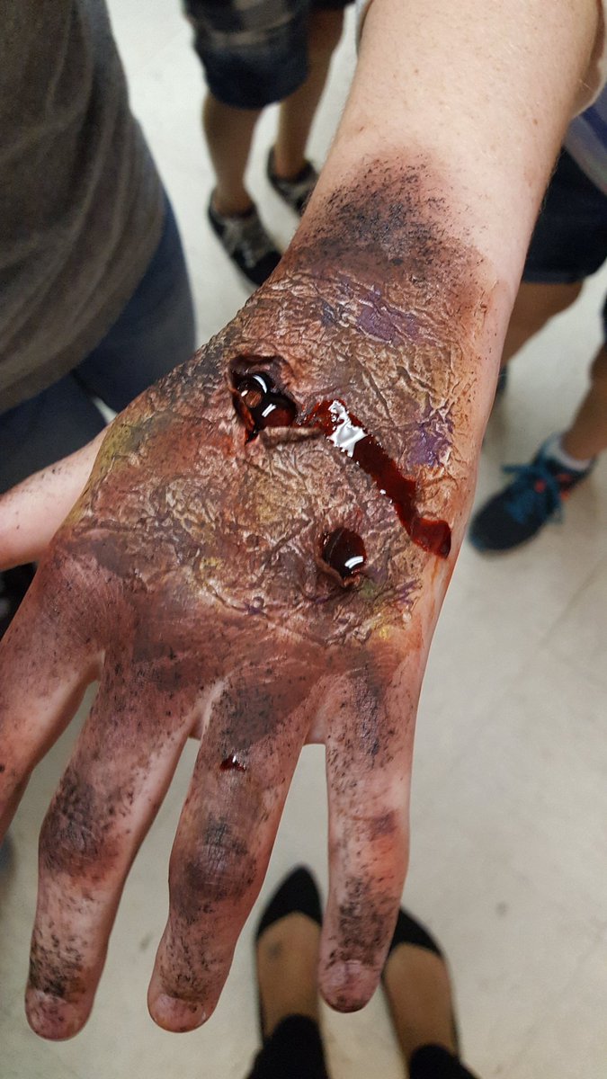 MyrtleGroveMS's tweet photo. 6th grade drama students practicing for the haunted house! I think it's going to be a good one! 👺 #GDATG @sjhighsmith https://t.co/QhK1y1YwMy