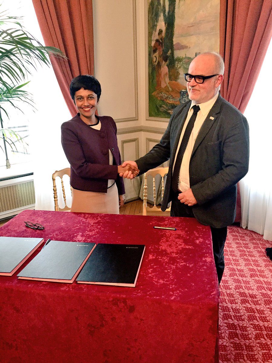 ebareigts's tweet photo. Très heureuse de signer la convention @CEMEAFRANCE, renouvellement d'un partenariat d'avenir #OutreMer #formation #education #jeunesse https://t.co/NSgRTQFpjA