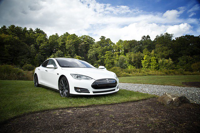 Neue Tesla Konkurrenten zeigen sich auf dem Pariser Autosalon 2016 industrie-wegweiser.de/tesla-markt-el…  #cartweet #e2oPlus  #motor