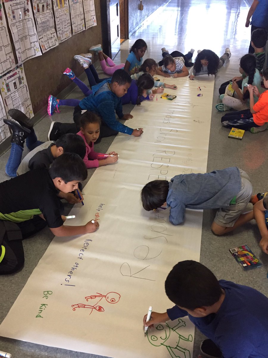 MsKallertEDU's tweet image. 2nd graders making a banner all about RESPECT! #weeworktogether #weekofrespect @MsKolanoDWS @AnnaRudowsky @ZywickiR @WeehawkenTSD