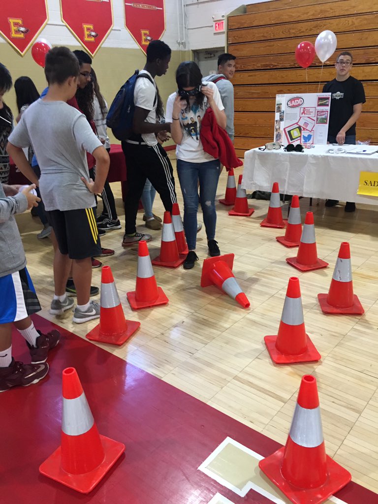 EdisonSADD's tweet photo. Edison students learn the dangers of drunk drivingand how important it is to arrive safe! #IArrivedSafe https://t.co/iF8tdnmyCn