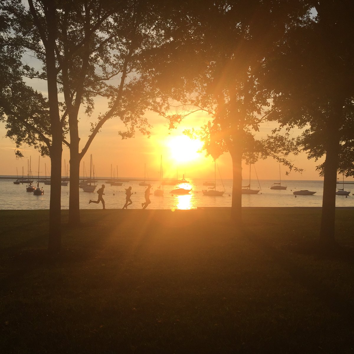 StephanieFlo's tweet photo. Feeling like I can do anything after eating 11 miles for breakfast. Motivation maintained mid-run thanks to #twoinboxes + #mentoringmoments https://t.co/w02B2zZ7Yr