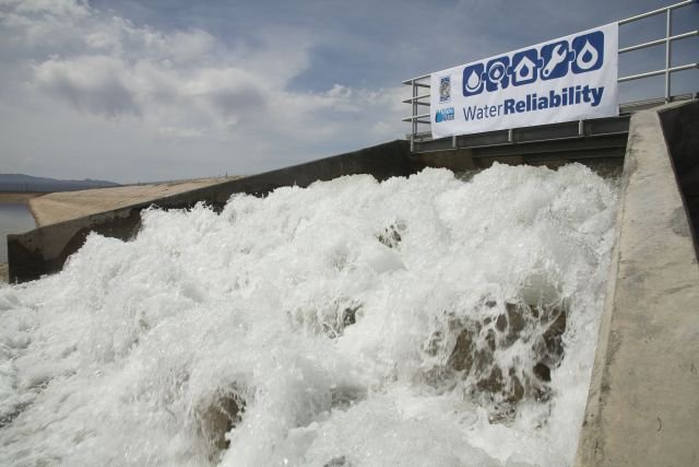 TucsonWater's tweet photo. Monsoon 2016 stats; wastewater into beer proposal; megadrought prediction; future of water in Southwest #NewsDrops https://t.co/5hBYMMJlrQ https://t.co/yGwvyaCW2w