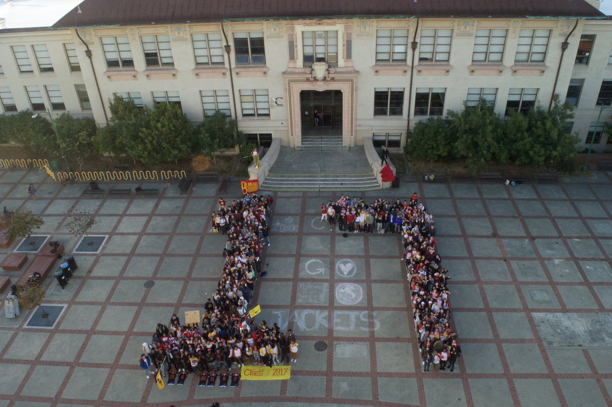 Jacket__Pride's tweet photo. SENIORS!!!! '1️⃣7️⃣ https://t.co/kvybMtxK83