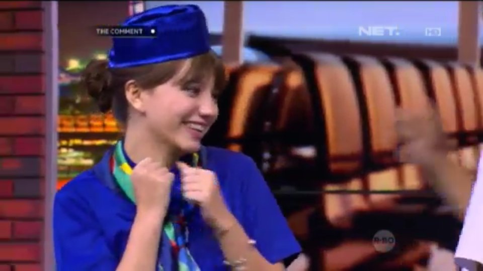 CVCool_'s tweet photo. She scared to punch cause she is kind-hearted person😉 #CassieAtTheCommentNetTV @CassandraaLees @cassandrasleee https://t.co/OWitPZudta