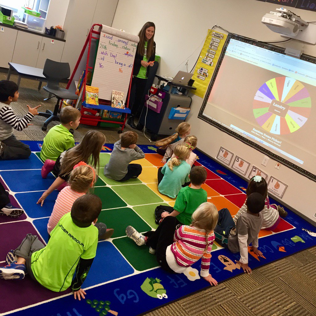 amykuznia21's tweet photo. Thanks @SARAHBRY for sharing #randompicker! Kinders loved it! #GFSchools #TrailBlazeOn Photo Cred: @LorenHoheisel https://t.co/raep6YoXwY