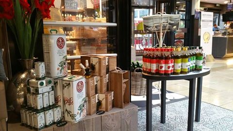Dit weekend shoppen in @stadshartamstlv? loop absoluut ff bij ons langs voor ons nieuwe assortiment Spaanse olijfoliën