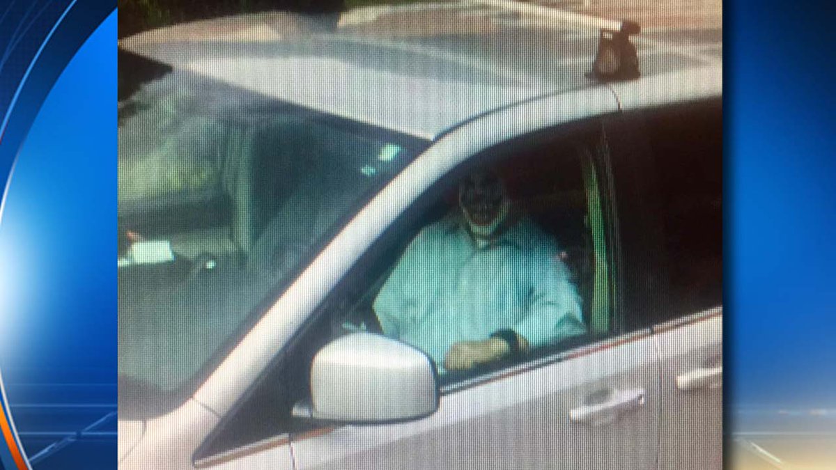 Cops plan to charge dad in scary #clown mask who followed bus bit.ly/2dB3NBv?utm_me… https://t.co/2y9DUGLh5K