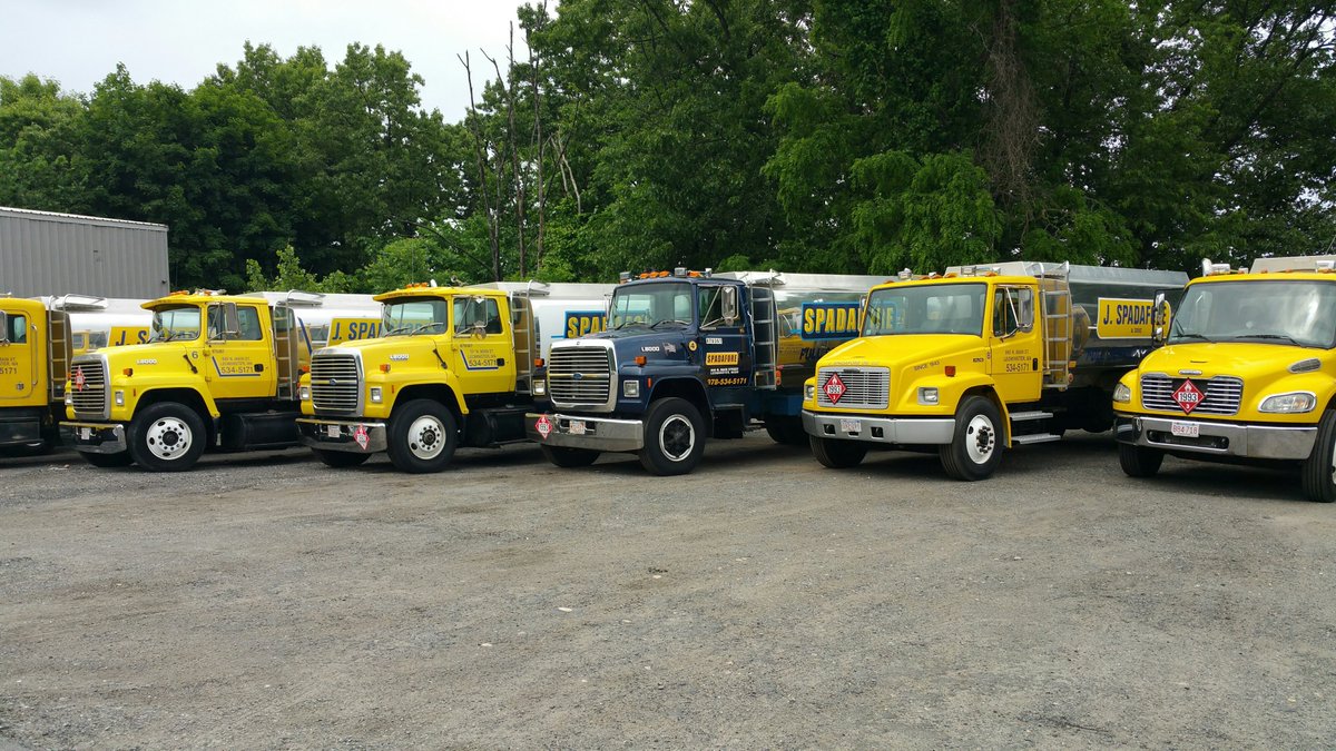 spadaforeoil's tweet photo. The fleet is ready for winter.  #oildelivery #spadaforeoil #getitdone https://t.co/SoGDMWoY81