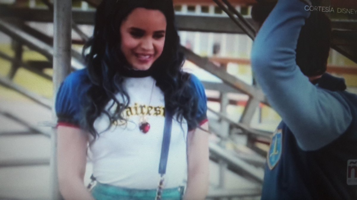 SofiaCarsonCo's tweet photo. @SofiaCarson  Esperando Con Ansias Descendents2💜💜💜💜😍 https://t.co/wiTIfbxI7V