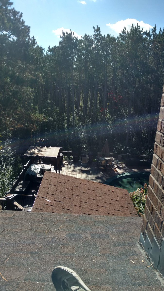 Almo715's tweet photo. Another day, another roof lol. #Friday #workinggrind https://t.co/twMHT4Tv2b