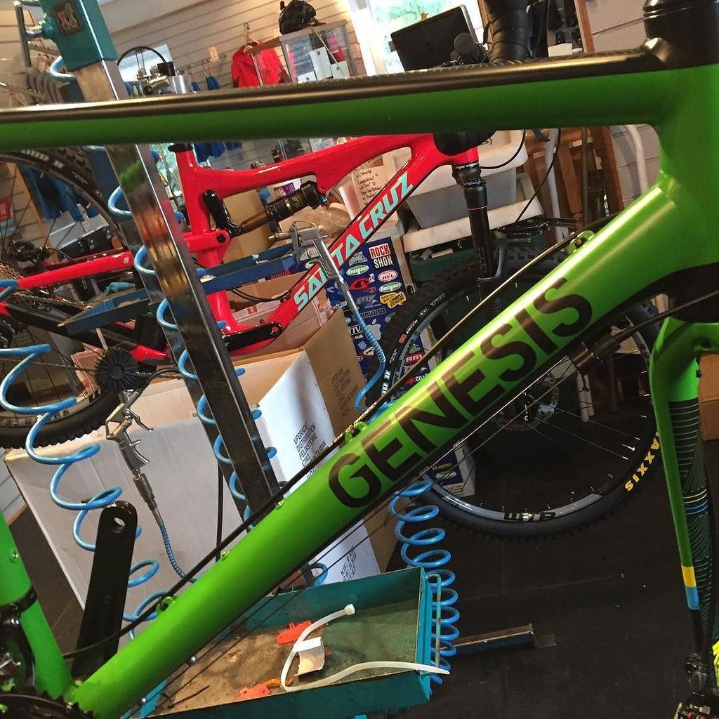 18bikes's tweet photo. #inthestand
#genesisbikes #santacruzbikes #vapour #5010 https://t.co/PIxzHRfDqx https://t.co/uOFYsRKK6Z